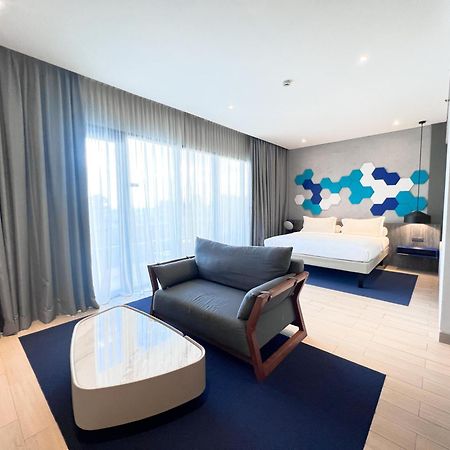 Ibis Styles Batam Nagoya Hotel Exterior photo