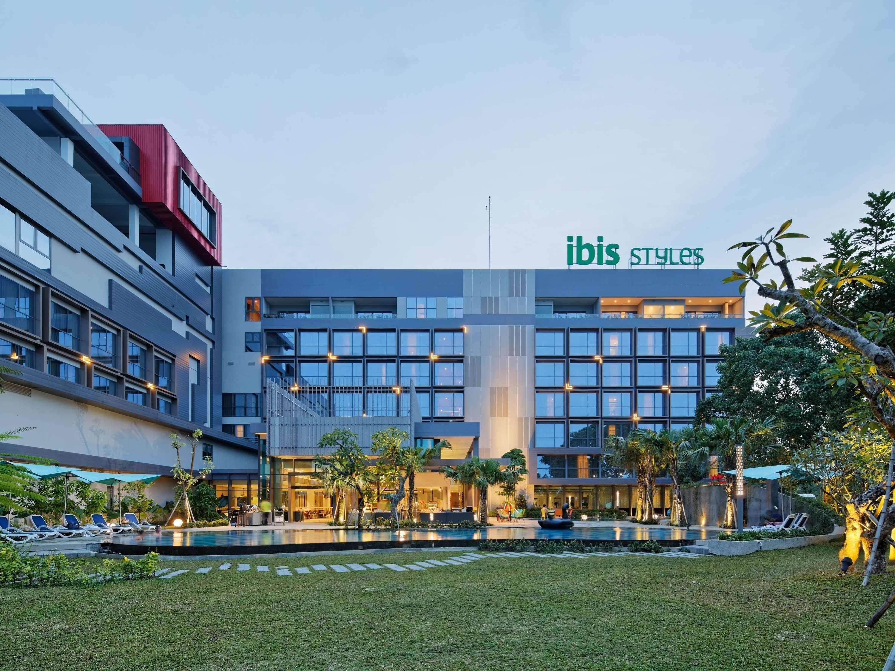 Ibis Styles Batam Nagoya Hotel Exterior photo