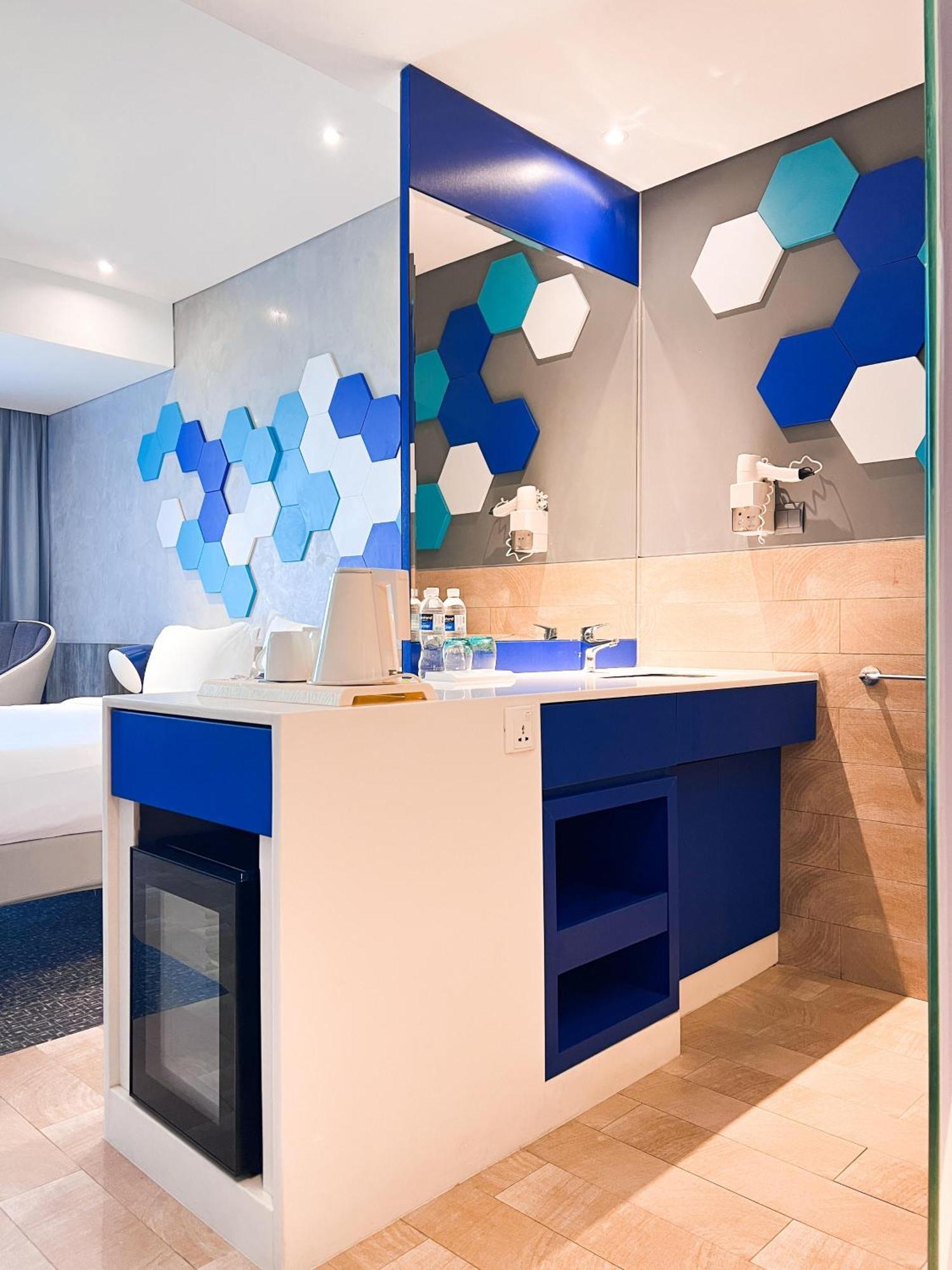 Ibis Styles Batam Nagoya Hotel Exterior photo