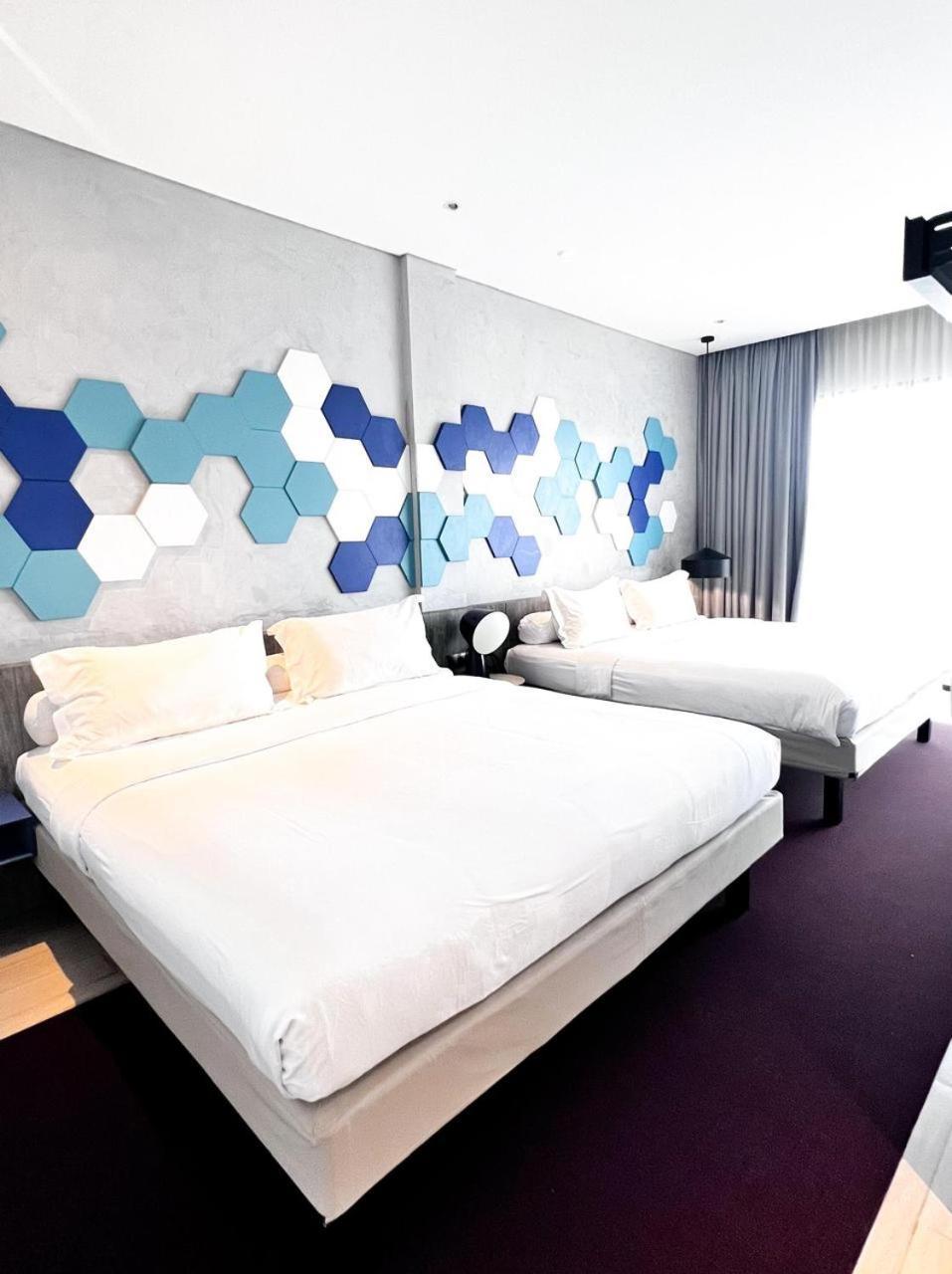 Ibis Styles Batam Nagoya Hotel Exterior photo